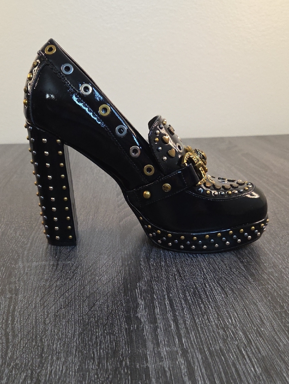 Kurt Geiger Black Patent Studded Platform Heels with Gold Hardwarethat's. SZ 10